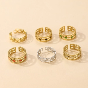 Set aus 6 Vintage-Ringen aus Titanstahl mit geometrischen Mustern und Emaille-Farben