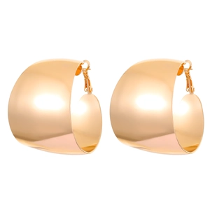 Poliierte goldene klobige Creolen mit breiter Metalloberfläche und modernem Design
