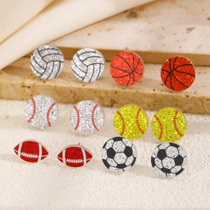 Detailansicht der Sportball-Ohrringe mit Glitzereffekt inklusive Fußball und Baseball