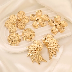 Exaggerated golden leaf and floral geometric earring set in high-gloss metal finish