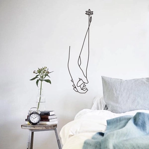 Moderner Minimalistischer Wandaufkleber Hände Halten Blume PVC Schwarz Linienkunst Romantisches Paar Dekor Für Schlafzimmer Wohnzimmer