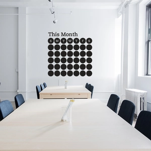 Adesivo murale calendario mensile a pois neri con intestazione This Month per ufficio moderno
