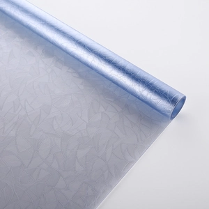 Dettaglio della pellicola elettrostatica blu con trame geometriche a triangolo in 3D
