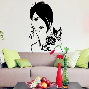 Adesivo murale nero moderno con silhouette femminile, fiori e farfalle per soggiorno