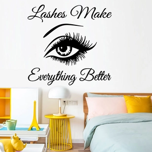 Wimper muursticker met decoratieve tekst in een modern minimalistisch slaapkamerinterieur