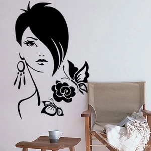 Adesivo murale silhouette nera minimalista con profilo femminile, fiori e farfalle