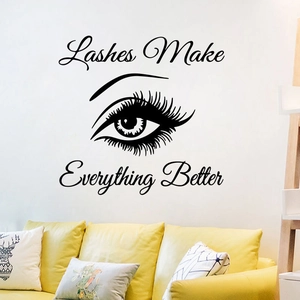 Muursticker met wimperontwerp en tekst Lashes Make Everything Better voor schoonheidssalon