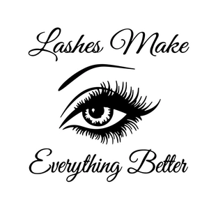 Detail van de Lashes Make Everything Better PVC muursticker met artistieke oogillustratie