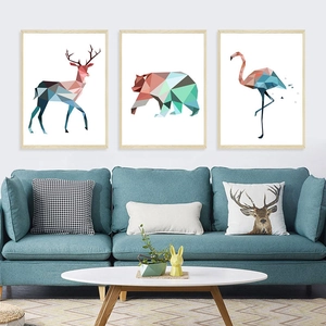 Dreiteiliges geometrisches Tier-Wandbild-Set mit Low-Poly-Hirsch-, Bär- und Flamingo-Motiven