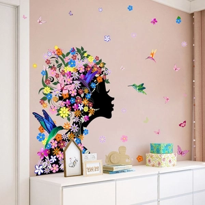 Adesivo murale con silhouette di ragazza floreale e farfalle per camera da letto