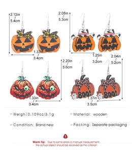 Detailed dimensions and weight of wooden Halloween pumpkin earrings with UV printing