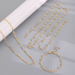 Elegante conjunto de collar y pulsera de corazón dorado con detalles de circonitas