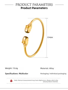 Detailansicht Gold Manschettenarmband mit Totenkopf, Durchmesser 6,4 cm und Gewicht 13,6 g