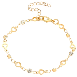 Elegante pulsera de eslabones de corazón y circón chapada en oro con cierre de mosquetón