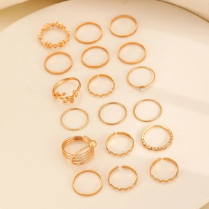 18er-Set minimalistische Goldringe mit Blatt- und Strass-Designs auf Display