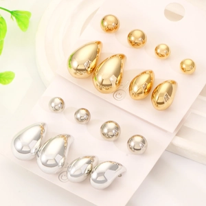 Dettagli del set di orecchini a goccia e a perla in finitura mista oro e argento lucido