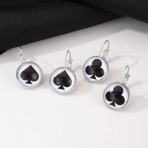Vintage Poker-Ohrringe Set mit Pik und Kreuz Motiven in silberner Metalloptik