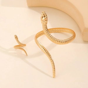 Parure de bijoux serpent dorée avec bracelet ouvert réglable et bague assortie