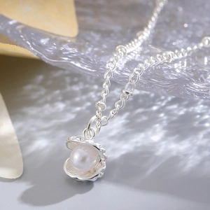 Elegant silver shell necklace with white pearl pendant for women, high-end fashion jewelry