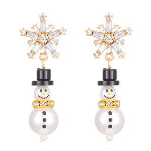 Elegantes pendientes de muñeco de nieve con perlas blancas y circonitas de copos de nieve
