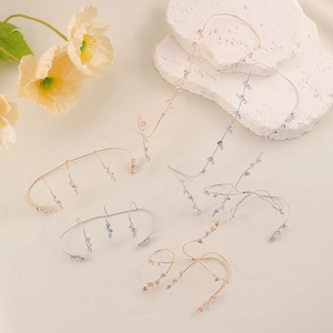 Bracciale ad anello a foglia minimalista con zirconi nelle finiture oro e argento