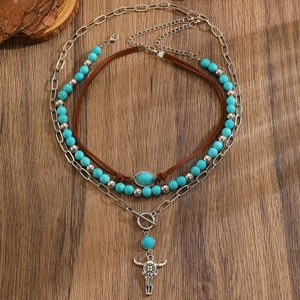 Detailansicht des Boho-Halsketten-Sets mit Türkis-Perlen und Western-Stierkopf-Anhänger
