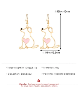 Detail der Cartoon-Hunde-Ohrhänger mit rosa Herzeinlage und 5cm Größenangabe