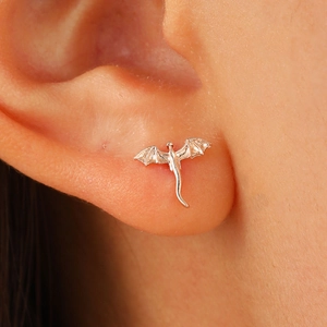 Fashion Women Mini Dragon Stud Earrings Chic Small Flying Dragon Ear Cuff Hoop Jewelry Gothic Punk Accessories Gift