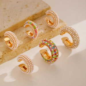 Set di clip per orecchie vintage in oro con perle e zirconi su base in pietra naturale
