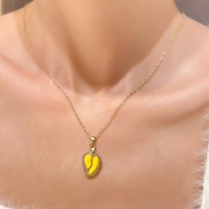 Collier avec pendentif durian doré, finition en émail jaune et chaîne fine pour femmes