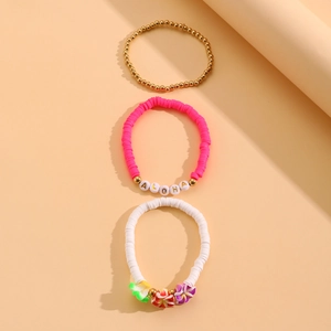 Set de tres pulseras bohemias con cuentas de arcilla polimérica de colores y dijes ALOHA
