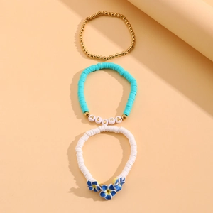 Set de 3 pulseras de arcilla polimérica con cuentas de letras ALOHA y dijes de flores frescas