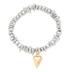 Bracelet à perles CCB irrégulières argentées avec un pendentif cœur doré