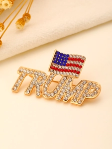 Λεπτομέρεια καρφίτσας TRUMP με σχέδιο αμερικανικής σημαίας και αστραφτερά κρύσταλλα