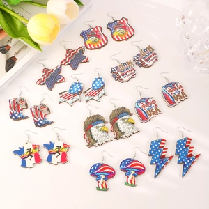 Boucles d'oreilles en bois pour la fête de l'indépendance avec motifs de drapeau USA