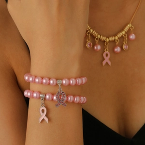 Ensemble bracelet et collier en perles roses avec pendentifs ruban rose de sensibilisation