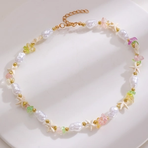 Collana da spiaggia bohémien con ciondoli a stella marina e perle colorate
