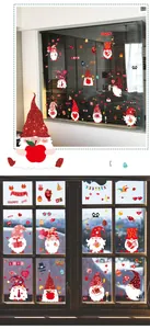 Detailansicht der Osterwichtel Fensterbilder mit festlichen Eiern und Herzen auf Glasoberflächen