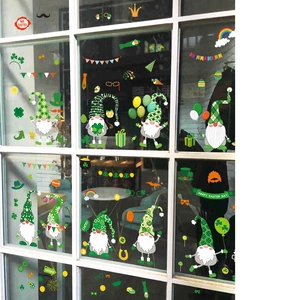 Stickers de fenêtre Pâques et Saint-Patrick avec gnomes verts et trèfles sur verre