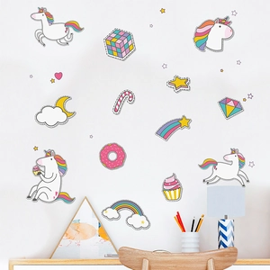 Stickers muraux licorne avec arcs-en-ciel et cupcakes pour décor de chambre