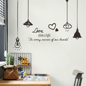 Adesivo murale in PVC nero minimalista con silhouette a cuore e citazione Love Shine a Light