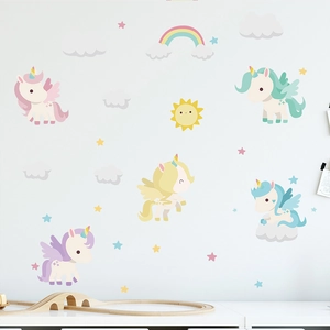Wandsticker mit Cartoon-Einhörnern, Regenbögen und Sternen für Kinderzimmer-Deko