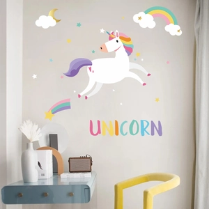 Détail du sticker mural licorne arc-en-ciel avec étoiles et lune pour chambre d'enfant