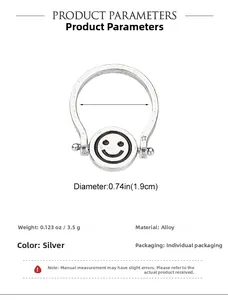 Dettaglio dell'anello rotante argento che mostra il diametro interno di 1,9 cm e il design smile