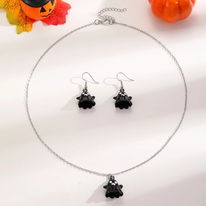 Détails du collier et des boucles d'oreilles fantôme d'Halloween en émail noir poli