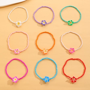 Set de 9 tobilleras bohemias de cuentas coloridas con colgantes de flores frangipani