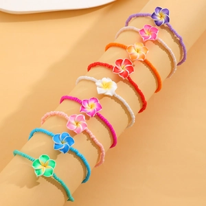 Set de 9 tobilleras bohemias de cuentas con colgantes de flores de plumeria en colores vivos