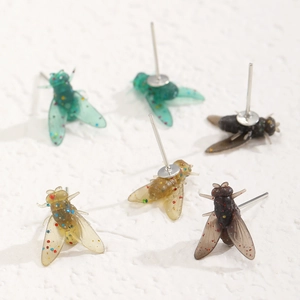 Orecchini a perno a forma di mosca in resina con glitter colorati e design astratto