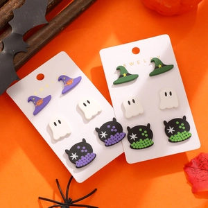 Set di orecchini di Halloween con cappelli da strega e fantasmi su cartoncini