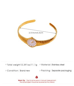 Dettaglio del bracciale in acciaio inossidabile placcato oro stile orologio da 6,4 cm
